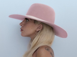 Леди Гага назвала новый альбом "Joanne" в честь покойной тети