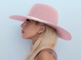 Свой новый альбом «Joanne» Леди Гага назвала в память покойной тети