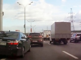 В Москве чеченец со спецсигналом протаранил машину, не уступавшую дорогу