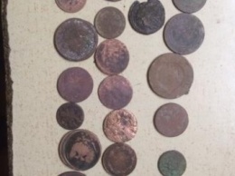 Харьковские пограничники не дали вывезти в Россию триста старинных монет (ФОТО)