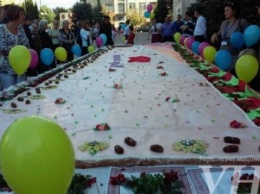 Огромный торт испекли в Кропивницком