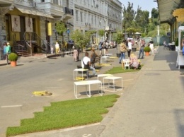 Урбанисты превратили одесскую улицу в пешеходное пространство (ФОТО)