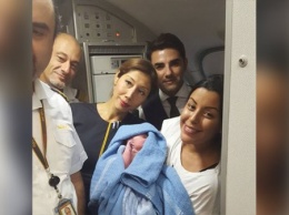 Сирийка родила ребенка на борту самолета в Швецию