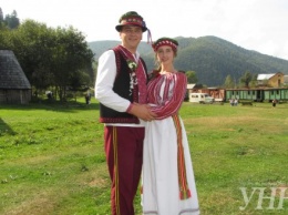 Героями первого свадебного фестиваля в Закарпатской области стали реальные жених и невеста