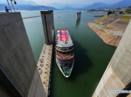 Крупнейший судоподъемник начал работать на китайской ГЭС