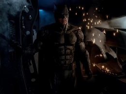 Режиссер "Лиги справедливости" показал новый костюм Бэтмена