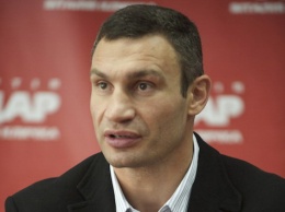 На Оболони активисты сожгли чучело Виталия Кличко