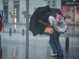 В Японии бушует тайфун - более 100 авиарейсов отменили