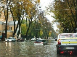 Одессу затопило, на дорогах - километровые пробки