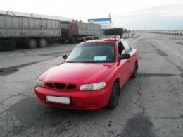 В контрольных пунктах на админмгранице с Крымом пограничники обнаружили около 100 автомобилей с нарушениями
