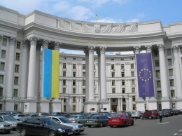 МИД требует от России допустить консула к украинцам