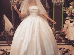 Оля Полякова примерила свадебное платье