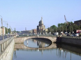 В Обводный канал Санкт-Петербурга упал автомобиль