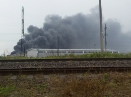 В Краснодаре произошел сильный пожар на складе с резиной