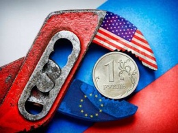 Западные СМИ, обсуждая санкции, отмечают усиление военного присутствия НАТО в ЕС