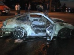 Porsche 911 жестко разорвали об столб в Москве (РФ). видео