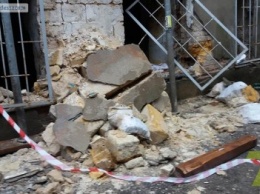 Последствия потопа: На одесской Молдаванке обвалился дом (ФОТО)