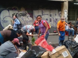 16% жителей Венесуэлы питаются на помойках