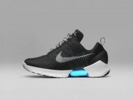 Nike выпустила кроссовки с "автоматической шнуровкой"