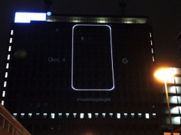 Google разместила на билбордах силуэт смартфона, который она покажет 4 октября