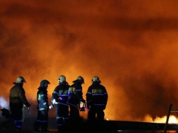 В Москве во время большого пожара на складе, погибли сотрудники МЧС РФ
