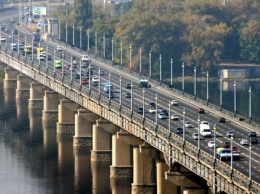 На мосту Патона в Киеве начинается ремонт