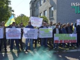 В Николаеве лесники вышли на пикет, требуя финансирования, и пригрозили Президенту Украины крайними мерами
