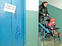 Пять человек погибли в результате падения лифта в Москве