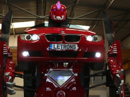 Робот-трансформер из настоящего автомобиля BMW