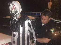 В США полиция арестовала одного из клоунов, которые терроризируют жителей нескольких штатов