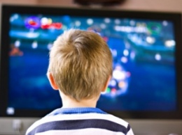 На 3-летнего малыша упал тяжелый телевизор