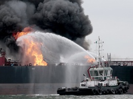 В Мексиканском заливе произошел пожар на нефтяном танкере, экипаж эвакуирован