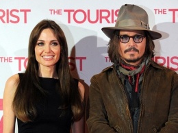 Анджелину Джоли поддерживает Джонни Депп