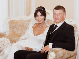 Жена Аршавина продает свадебное платье за 220 тысяч рублей