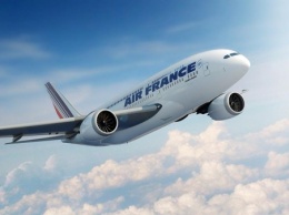 Экипаж Air France слил топливо над Парижем