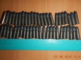 Украинец пытался провезти в Крым боеприпасы в бардачке автомобиля (ФОТО)