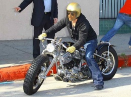 Брэд Питт - пора ездить на мотоциклах