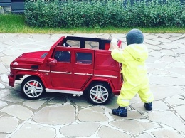 Владимир Пресняков и Наталья Подольская купили сыну первый автомобиль
