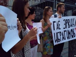 Под посольством РФ требуют расследовать убийства и исчезновения крымских татар