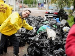 Аксенов пригрозил сменить всех, кто не справляется с уборкой мусора в Крыму