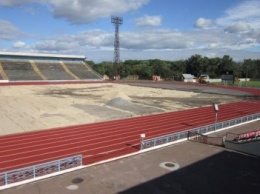 Стадион в Чернигове в обещанные сроки отремонтировать не успевают