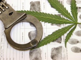 За хранение марихуаны американцев арестовывают раз в минуту