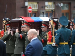 Примакова похоронили с воинскими почестями на Новодевичьем кладбище