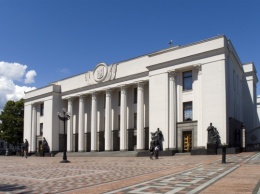 В Киеве около 40 депутатов заблокировали трибуну Верховной Рады