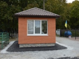 В Кропивницком для сторожей кладбища городская власть построила теплое помещение