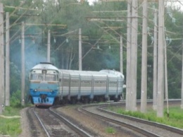 Укрзализница пока не будет отменять пригородные поезда