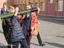 В Ровно ученики целились в школу из гранатомета