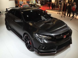 Honda Civic Type R 2017: живые фото нового хот-хетча с Парижского автосалона