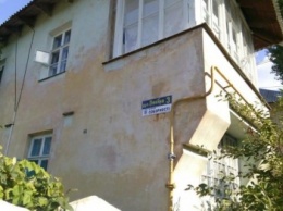 В Каховке активно меняют таблички с названиями "декоммунизированных" улиц (фото)