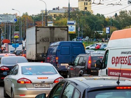 Московских водителей предупредили о многокилометровых пробках перед выходными